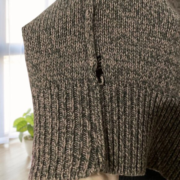 BCBGeneration Brown Tan Ribbed V-Neck Sweater, Exposed Seams, Size XXS - Cotton - Picture 11 of 16